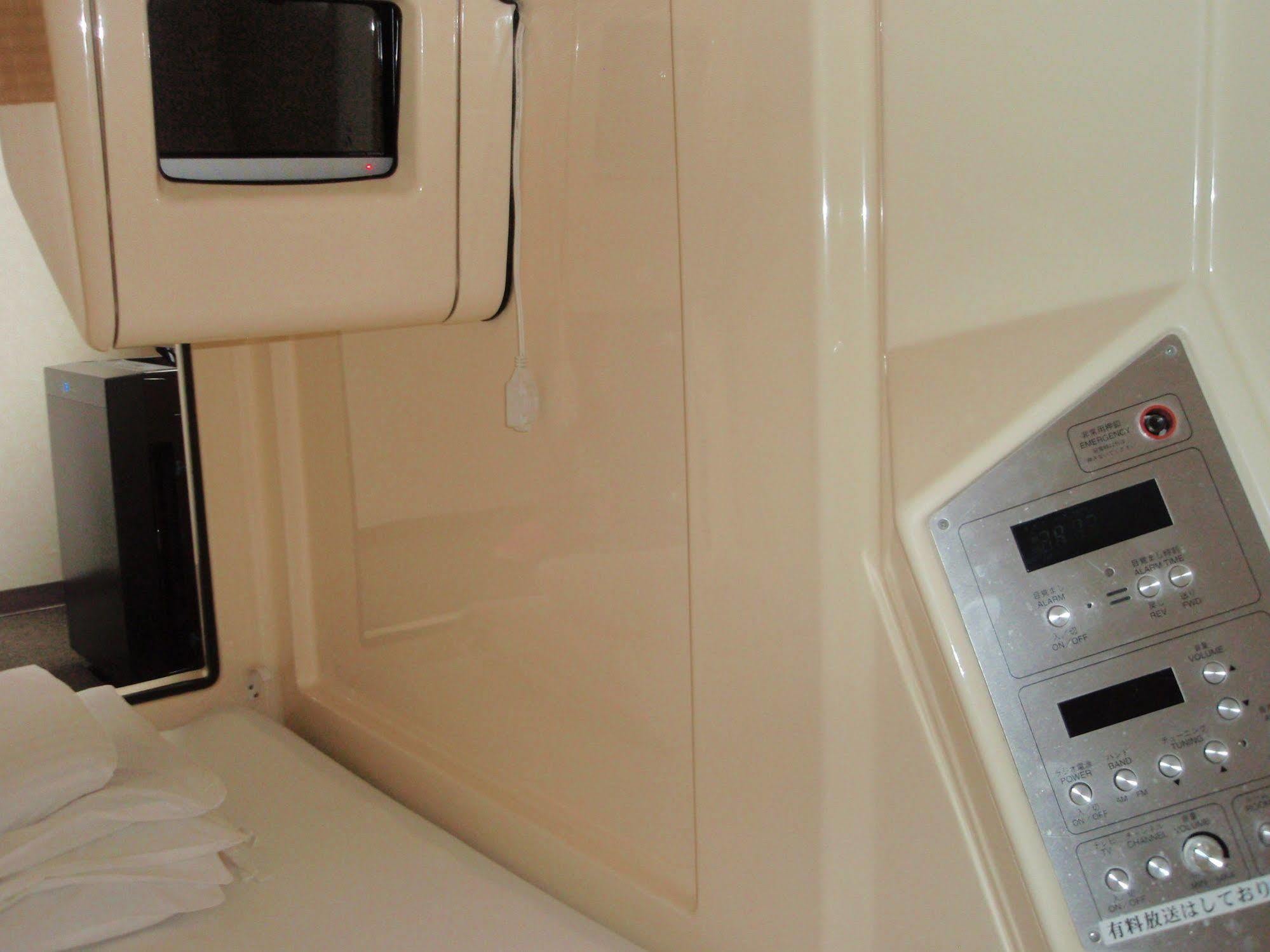 Capsule Hotel Kobe Sannomiya (Adults Only) Kültér fotó